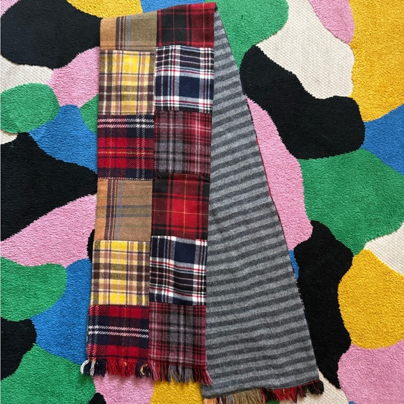 Women’s Plaid Patterned Scarf - Picture 2 of 2